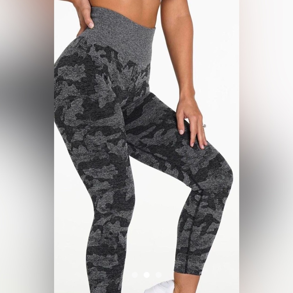 NVGTN Black Camo Seamless Contour Leggings – Size Small | Viral Gymwear